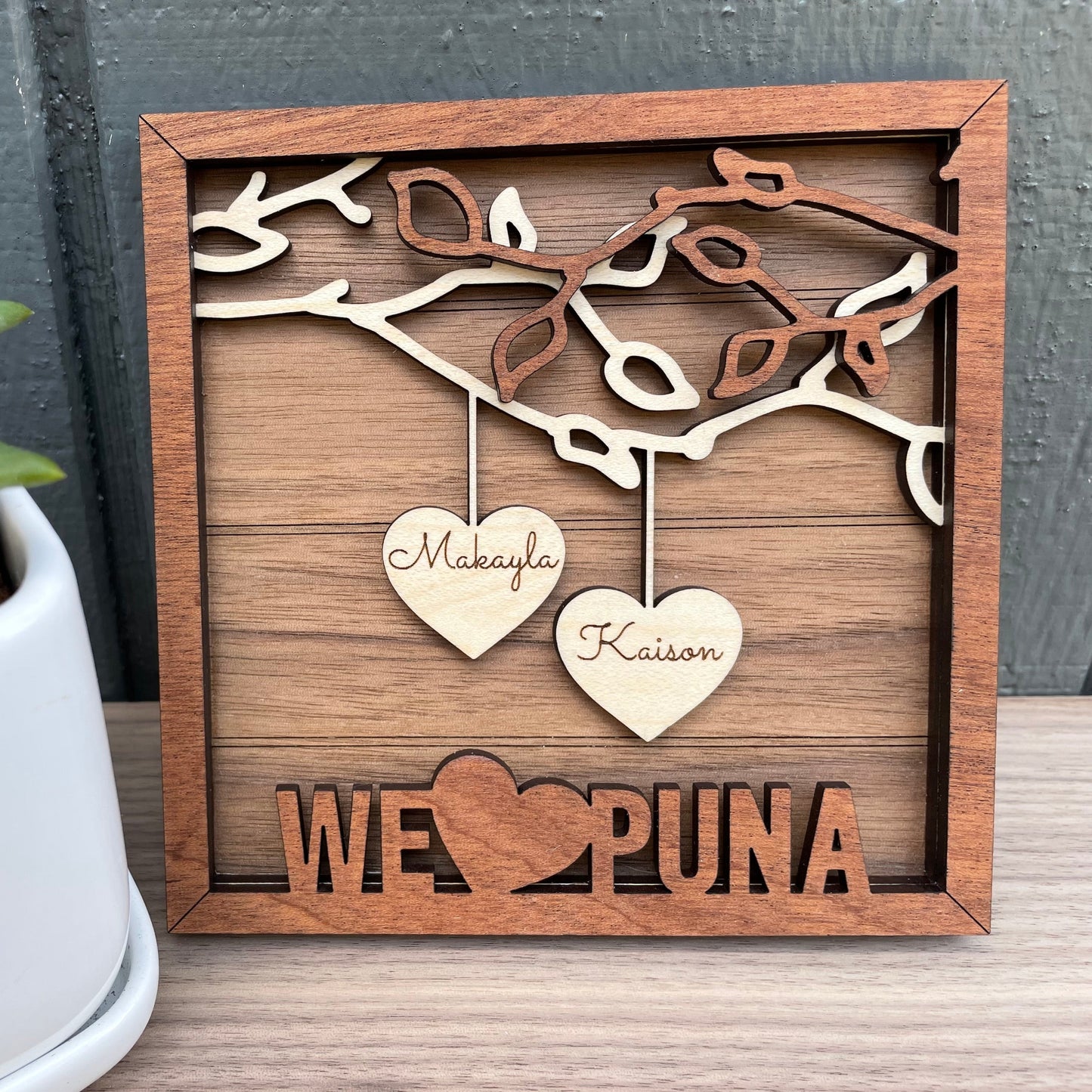 Hanging Hearts Family sign